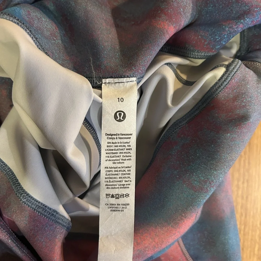 Lululemon Athletica Blue and Pink Leggings - Picture 11 of 11